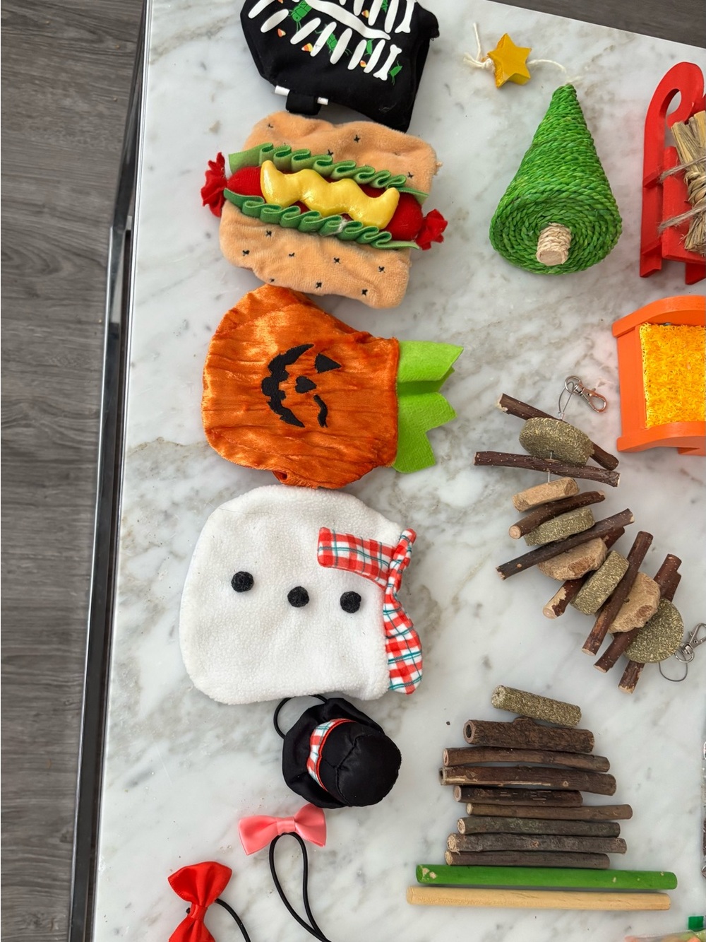 Full Cheeks plush holiday costume set for small animal